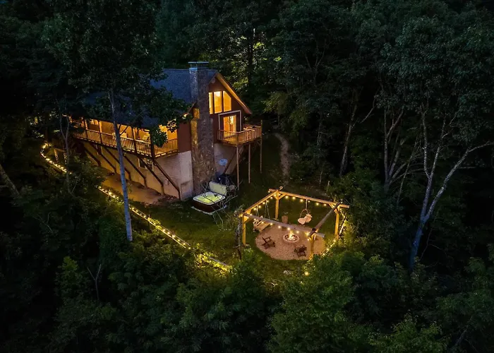 Maggie Valley Cabin With Beautiful Mountain Views, Hottub, Pet Friendly, Gameroom, Fireplace