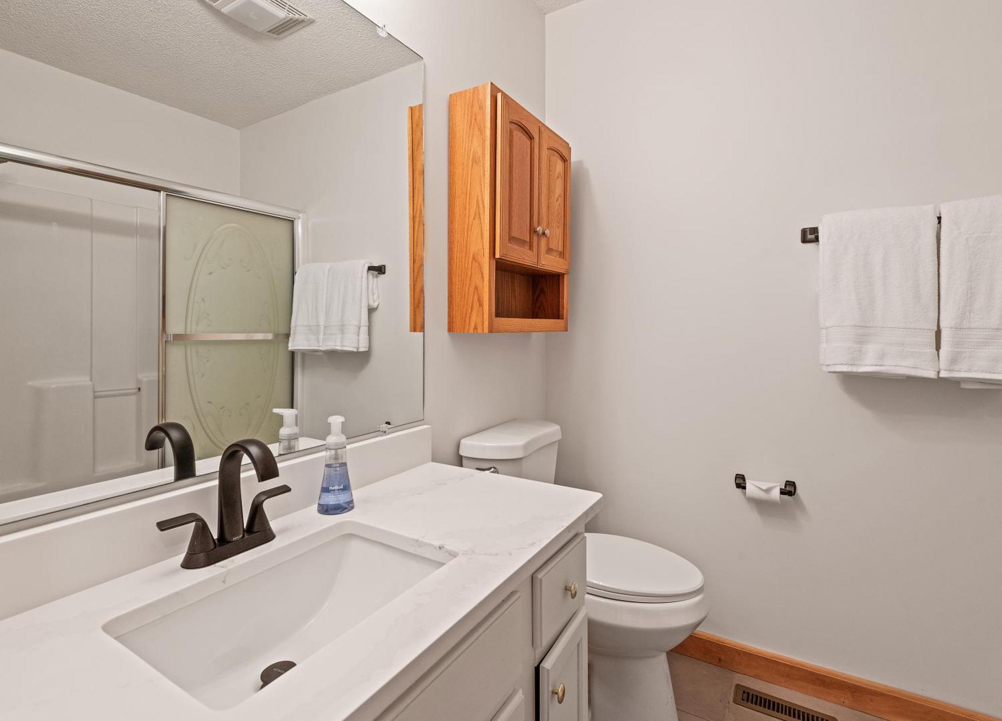 With Beautiful Mountain Views, Hottub, Pet Friendly, Gameroom, Fireplace
