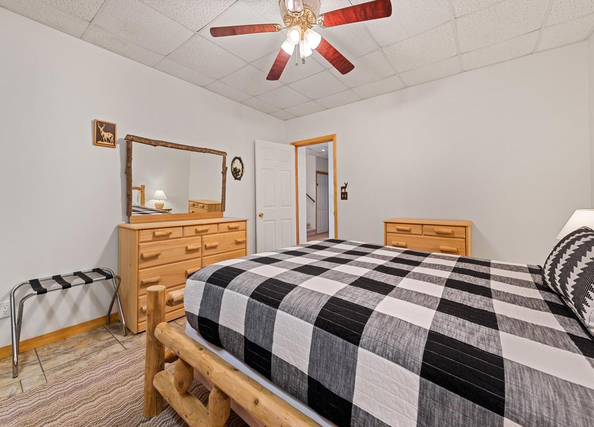 With Beautiful Mountain Views, Hottub, Pet Friendly, Gameroom, Fireplace * Maggie Valley