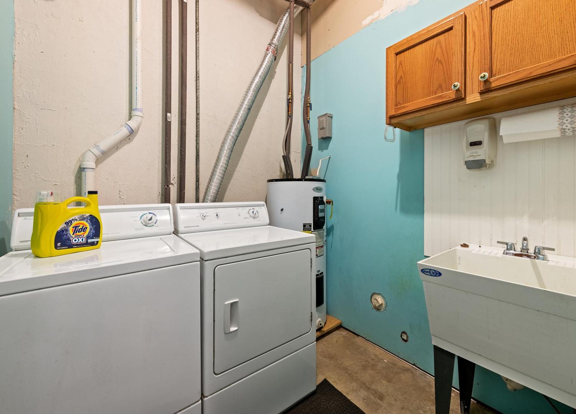 With Beautiful Mountain Views, Hottub, Pet Friendly, Gameroom, Fireplace * Maggie Valley