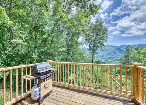 With Beautiful Mountain Views, Hottub, Pet Friendly, Gameroom, Fireplace Hébergement de vacances Maggie Valley