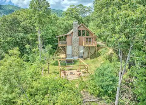 Hébergement de vacances With Beautiful Mountain Views, Hottub, Pet Friendly, Gameroom, Fireplace *