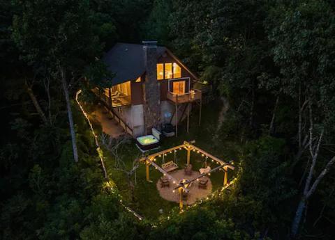 With Beautiful Mountain Views, Hottub, Pet Friendly, Gameroom, Fireplace Hébergement de vacances *