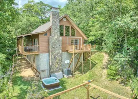 With Beautiful Mountain Views, Hottub, Pet Friendly, Gameroom, Fireplace * Maggie Valley