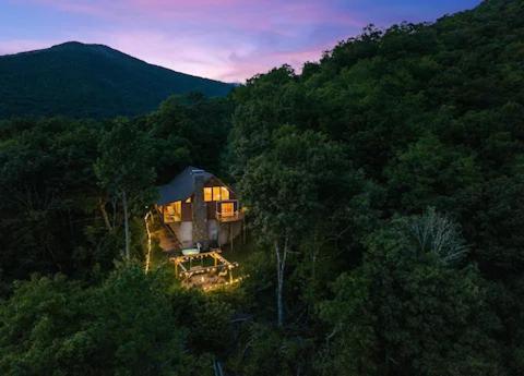 With Beautiful Mountain Views, Hottub, Pet Friendly, Gameroom, Fireplace Hébergement de vacances *