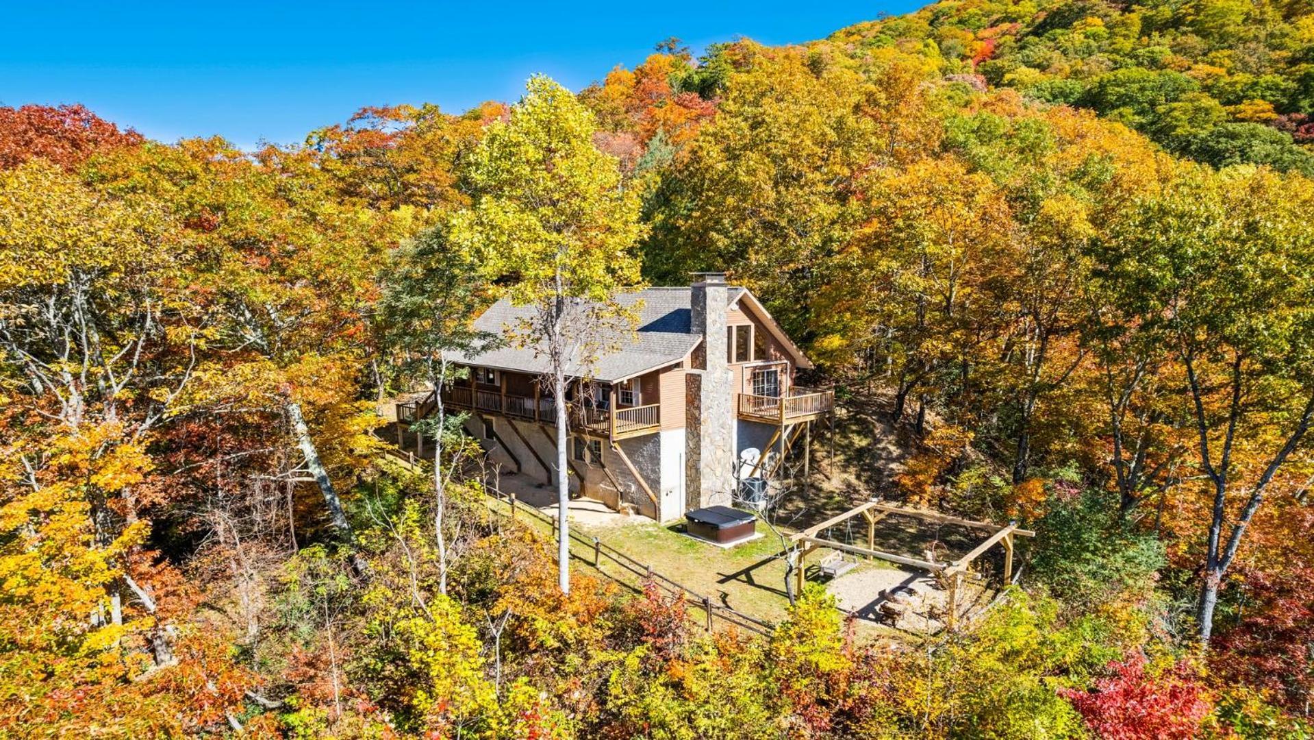 Hébergement de vacances With Beautiful Mountain Views, Hottub, Pet Friendly, Gameroom, Fireplace