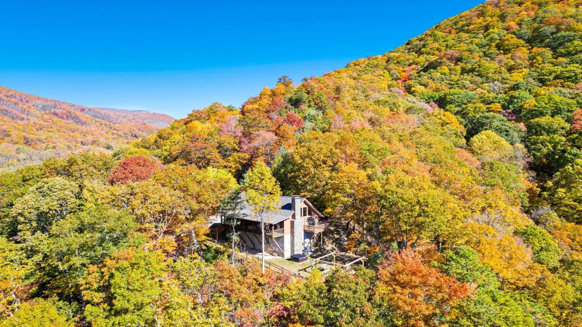 With Beautiful Mountain Views, Hottub, Pet Friendly, Gameroom, Fireplace Hébergement de vacances Maggie Valley